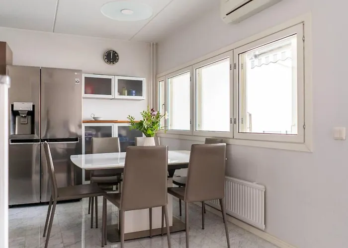 Apartment Spacious One-br Townhouse With Sea Views And Sauna